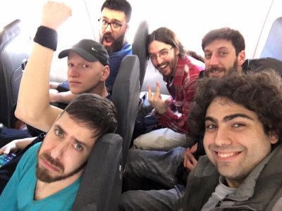 פרוג'קט RnL על המטוס בדרך לסיבוב הופעות אירופאי, 16 פברואר 2016