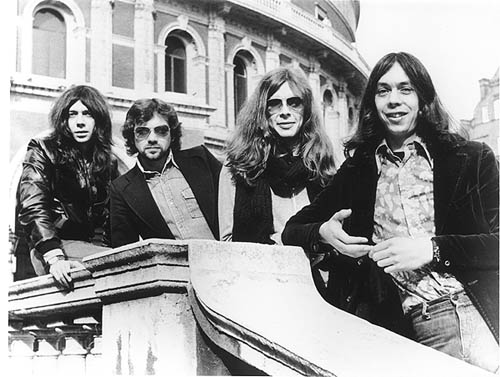 להקת קאמל בשנת 1975 בהרכב הקלאסי