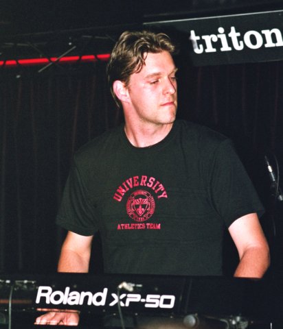 Roy Yarkoni of Ahvak band could have been a male super-model, but chose Avant-Prog instead (how strange!)