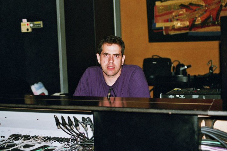 Sound wizard & computer master Udi Koomeran at the helm (Le Triton Mixer)