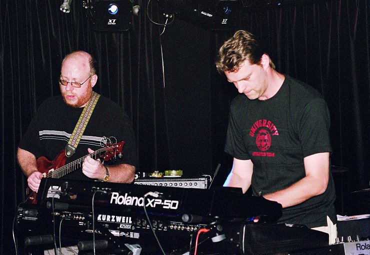 Yehuda Kotton & Roy Yaroni pretending not to notice each other