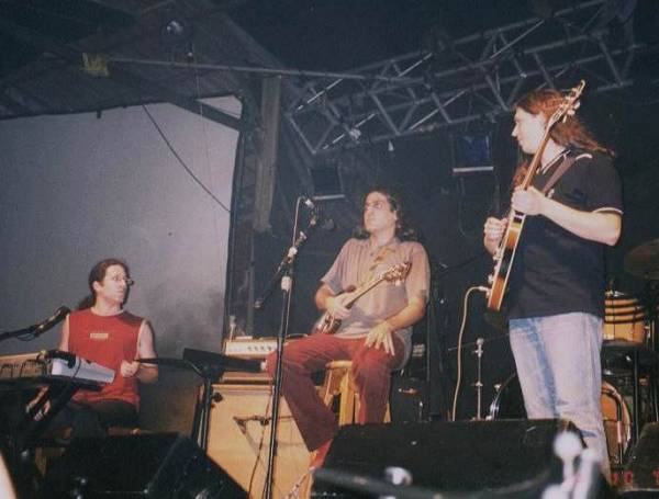 מימין לשמאל - אורי בן-צבי, אלעד אברהם, אריק חייט