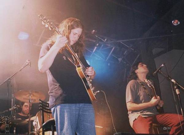 מימין לשמאל - אלעד אברהם, אורי בן-צבי, בוריס זילברשטיין על התופים