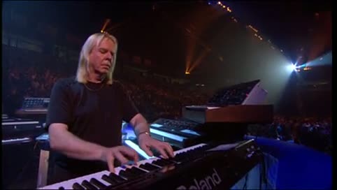 ריק ווייקמן מתוך הדיוידי של ההופעה החיה - סונגס פרום צונגאס