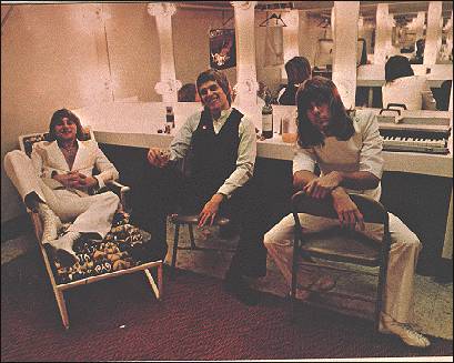 ELP in Dressing Room - אמרסון לייק ופאלמר בחדר ההלבשה