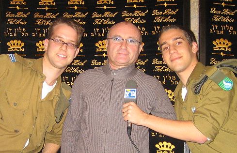 פיל קולינס בישראל, מלון דן תל אביב, שישה בנובמבר, יום לפני המופע; הצילום באדיבות בן מיטלמן, גלי צהל