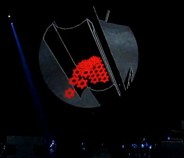 מגן דוד בתור פצצה - מתוך המופע החדש של ווטרס