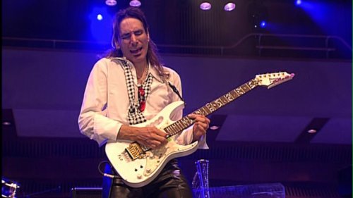 סטיב ואי באמצע סולו מרגש בהולנד